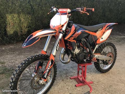 125 sx 2011 moteur neuf, équipée compétition