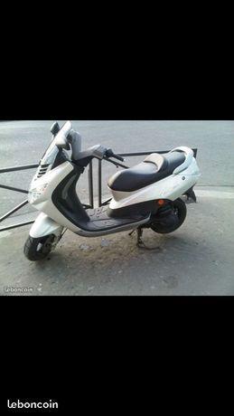 Scooter Peugeot elystar