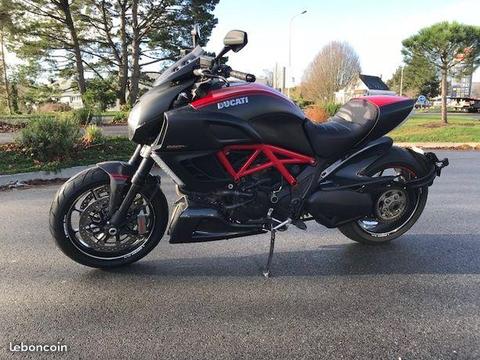 Ducati DIAVEL CARBON 1200 cm3
