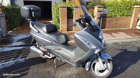 Sym gts 125 + top case + antivol + tablier