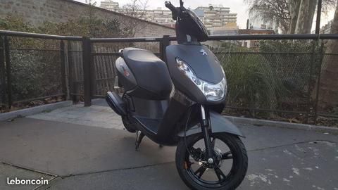 Scooter peugeot kisbee 50 2T RS comme neuf