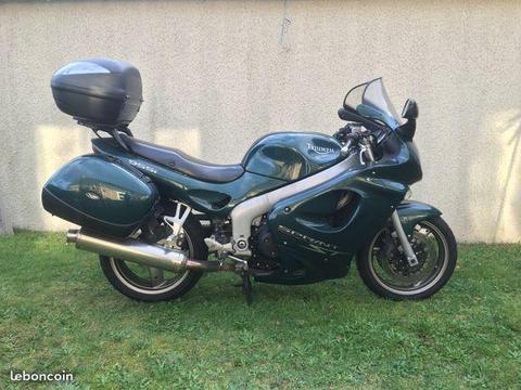 Trimph 955 ST verte