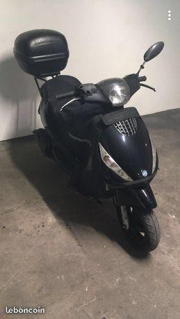 Piaggio zip 50 2temps avec jupe et top case