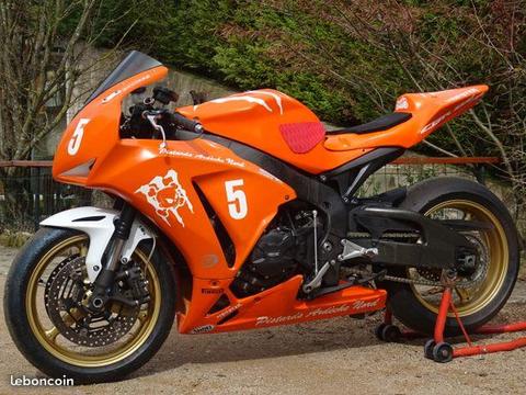 Honda CBR1000RR 2013 12300km avec carte grise