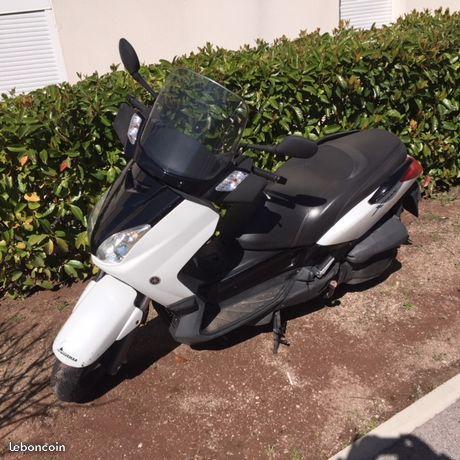 Yamaha XMAX 125