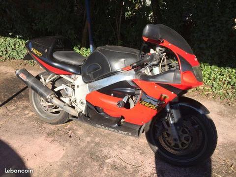 750 GSXR 1999 (Moteur en panne)