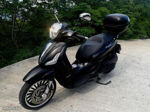 Scooter PIAGGIO Beverly 300cc noir mat, état neuf