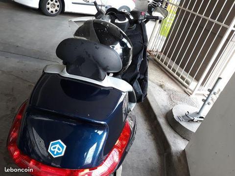 Piaggio x evo 125 bleue nuit