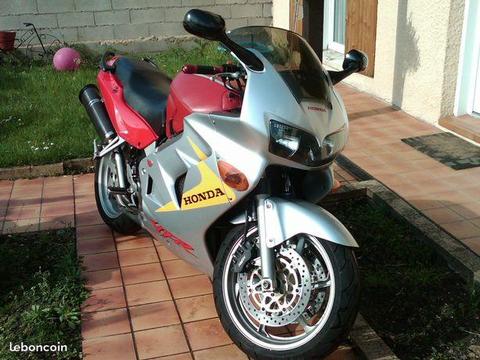 HONDA 800 VFR excellent état