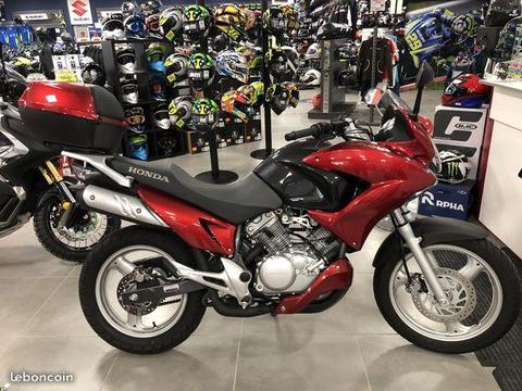 VARADERO 125 année 2015 Rouge 1758 kms - HONDA
