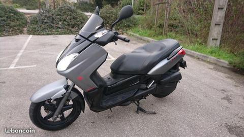 MBK Skycruiser/ Yamaha Xmax 125cc irréprochable