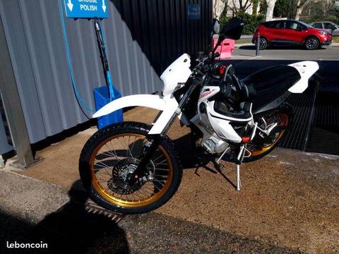 Yamaha XT125R