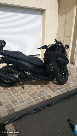 scooter 125 forza état neuf