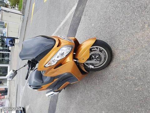 Suzuki Burgman 400