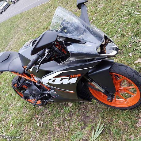 KTM RC 125 COMME NEUVE OU ÉCHANGE
