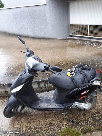 Scooter Piaggio quasi neuf + anti-vol+2 casques