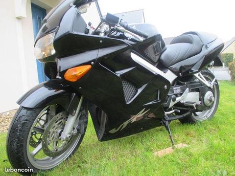 Moto Honda VFR FI (RC46)