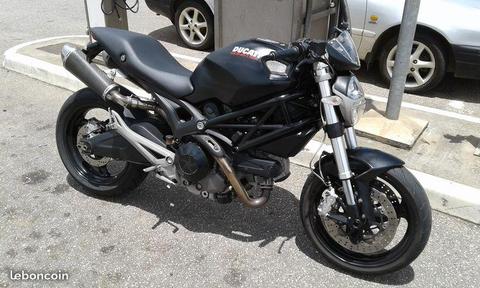 Ducati Monster 696 dark