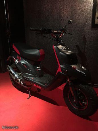 Scooter MBK booster naked série spécial noir mat