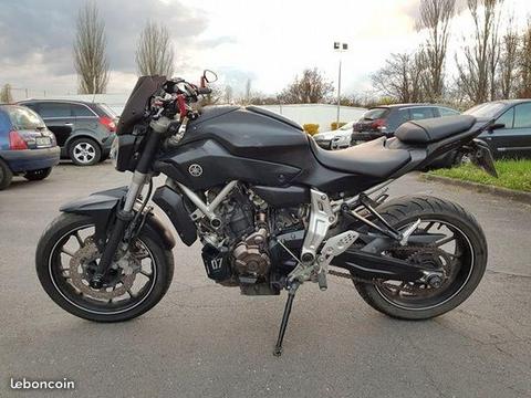 MT07 full Black bridé A2