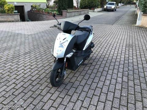 Kymco de 2016 avec 2100 km cote 1614 euro vand