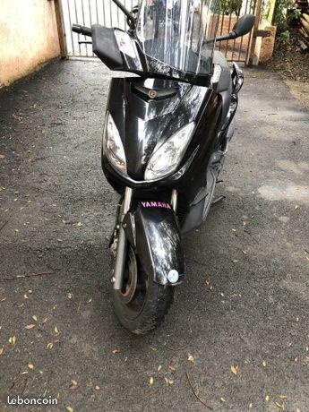 Yamaha X-Max 125