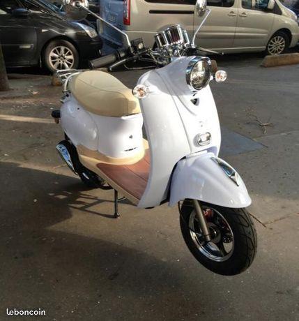 scooter type Vespa italien neuf