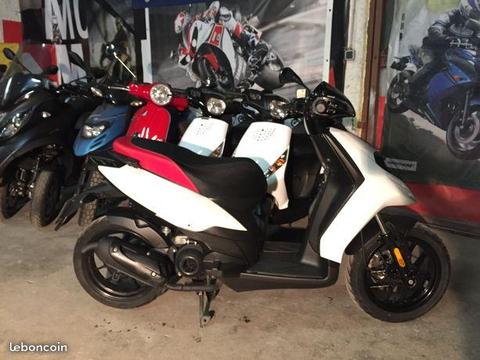 Aprilia 50 SR ( proche du neuf )