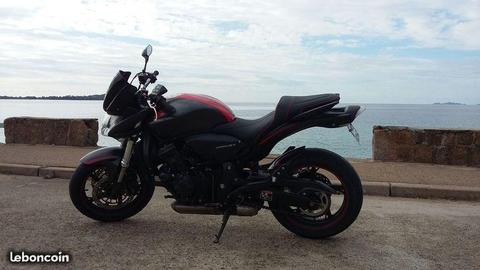 Honda Hornet 600 à débattre