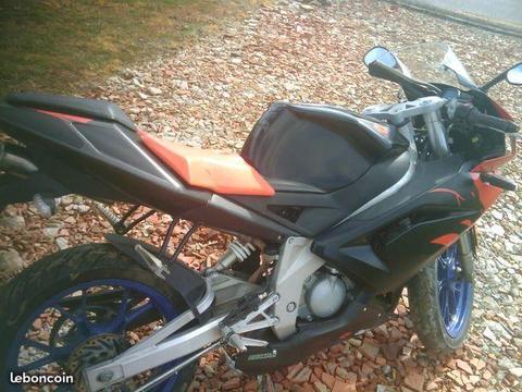 Moto aprilia 50 rs TBE