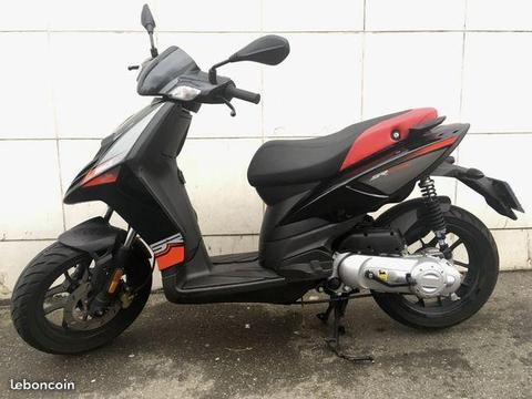 Scooter Aprilia SR Motard 50