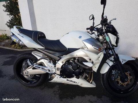 Suzuki GSR 600 full options