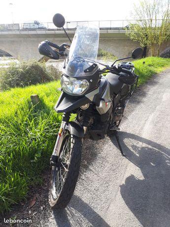 Moto type Trail 400 permis A1