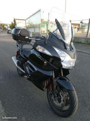 Triumph Trophy SE 11/2015 1iere Main Full