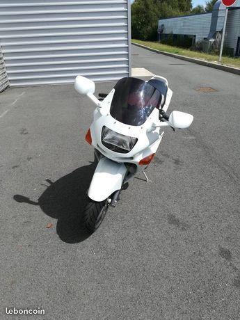 KAWAZAKI ZZR 600