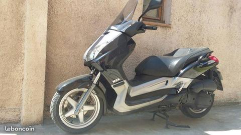 Scooter MBK skycruiser 125 cm3 ( Yamaha XMAX )