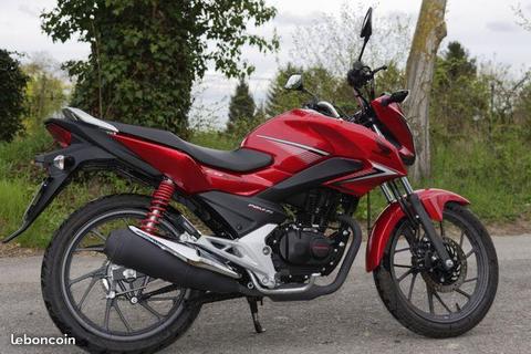Honda CB 125 rouge