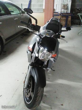 Moto Suzuki 600 gsr