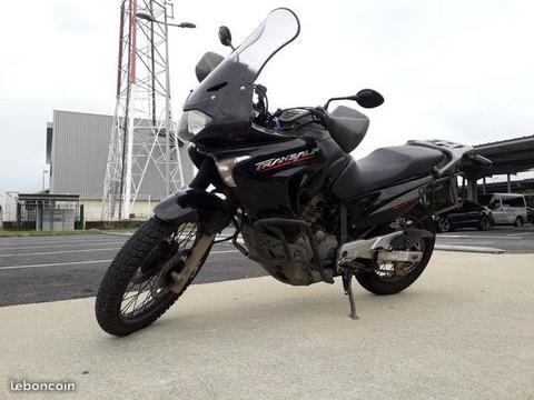 Honda Transalp Trail de 2005 650 cm3 avec sacoches