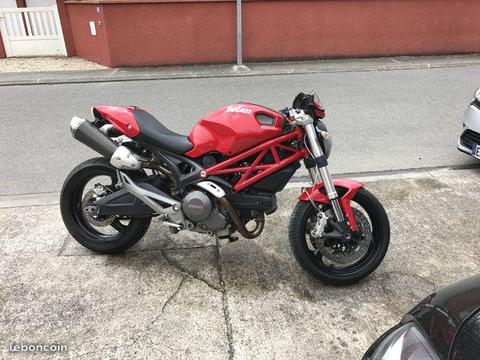 Ducati Monster 696