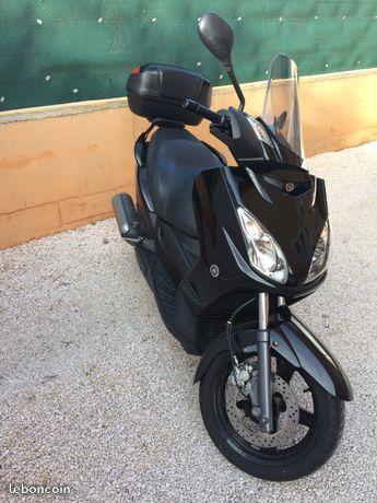 Scooter XMAX 250