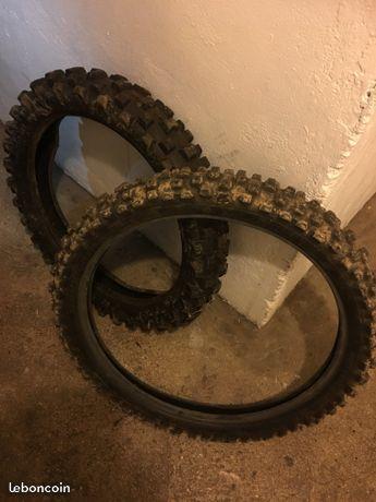Pneus moto