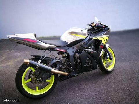 YAMAHA R6