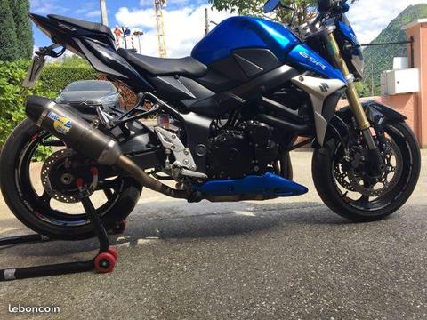 Suzuki 750 gsr avec nombreux équipements