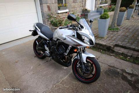 YAMAHA Fazer 600 cm³ - FZ6 S2