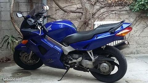Honda 800 vfr fi 2000