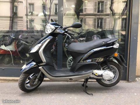 Scooter piaggio fly 50 2t noir brillant