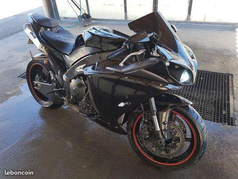 R1 full black crossplane