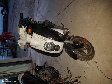 Lot de 2 scooters