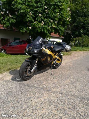 R1 98 noir et or